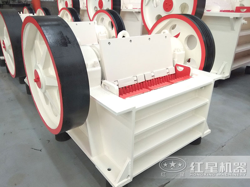 小型石子破碎機(jī)能打多少石料，一套多少錢？附碎石視頻