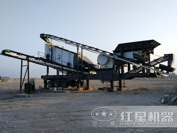 小型移動式破碎機(jī)現(xiàn)場實(shí)拍
