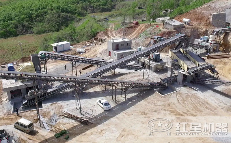青石加工現(xiàn)場