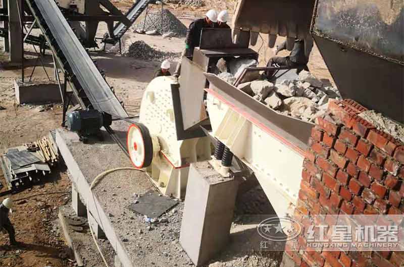 巨石破碎用重錘破碎機還是顎式破碎機，選擇可不簡單